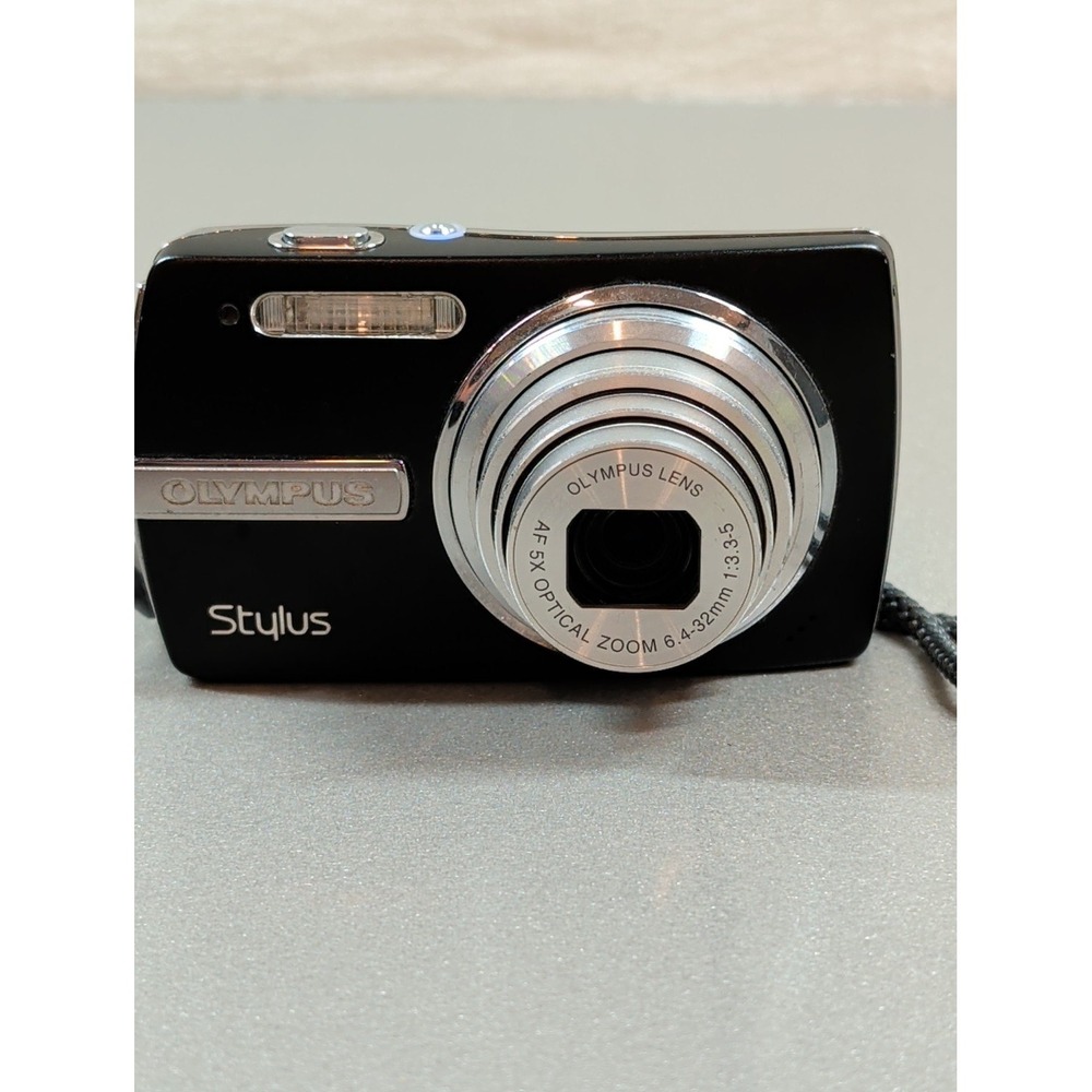 Olympus Stylus 840 8.0MP Digital Camera Black 5x Optical Zoom Kit with Case - Picture 2 of 14